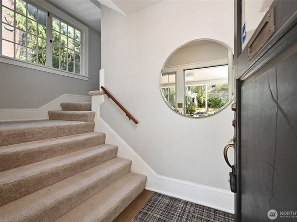 5220 18th Avenue NE, Seattle WA 98105