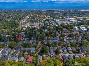 5220 18th Avenue NE, Seattle WA 98105