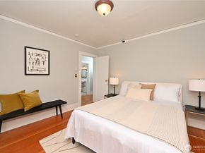 5220 18th Avenue NE, Seattle WA 98105