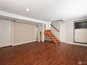 5220 18th Avenue NE, Seattle WA 98105