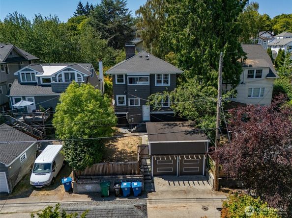 5220 18th Avenue NE, Seattle WA 98105