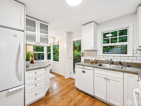 4715 NE 54th Street, Seattle WA 98105