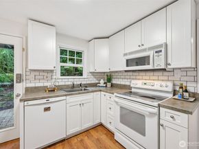 4715 NE 54th Street, Seattle WA 98105