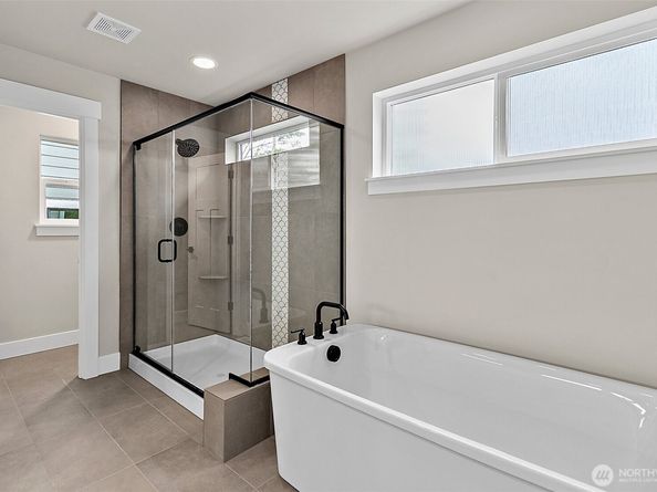 28 Meridian Avenue SE CR 14, Bothell WA 98012