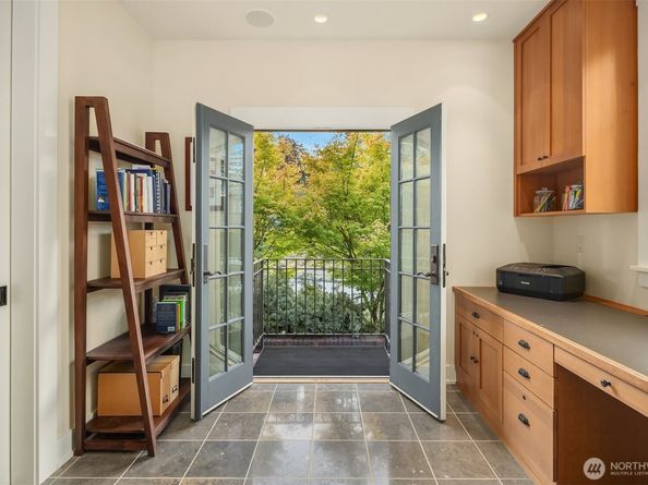 2000 38th Avenue E, Seattle WA 98112
