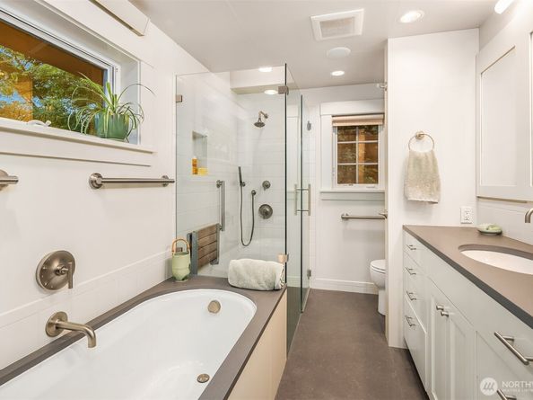 2000 38th Avenue E, Seattle WA 98112