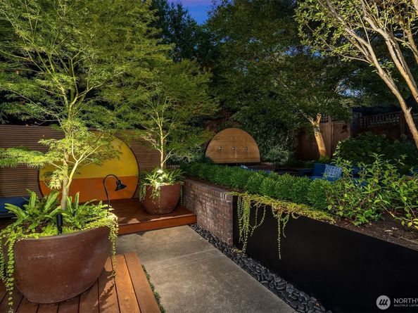 2000 38th Avenue E, Seattle WA 98112