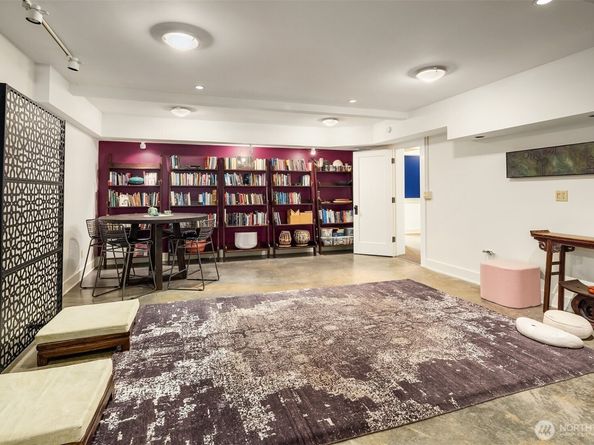 2000 38th Avenue E, Seattle WA 98112