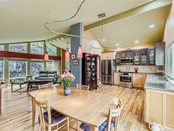 19540 129th Court NE, Bothell WA 98011