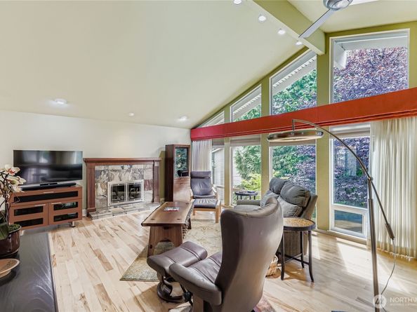 19540 129th Court NE, Bothell WA 98011