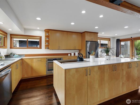 2770 Westlake Avenue N 6, Seattle WA 98109