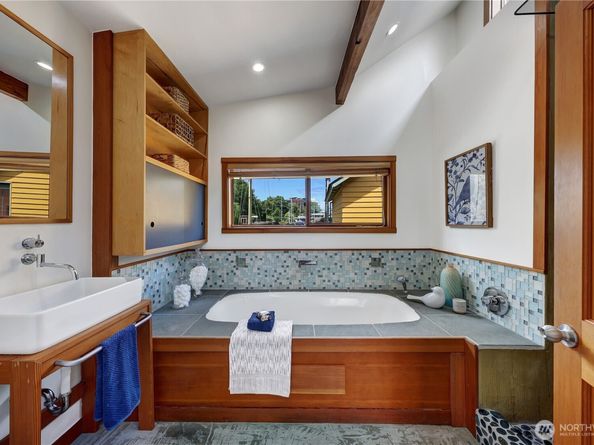 2770 Westlake Avenue N 6, Seattle WA 98109