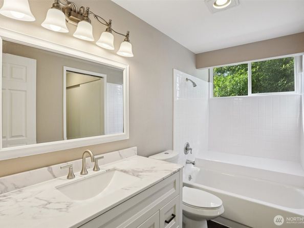 2503 NE 4th Street 424, Renton WA 98056