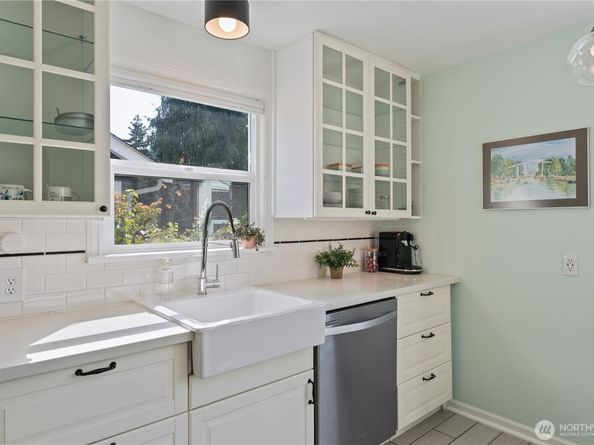 742 N 100 Street, Seattle WA 98133