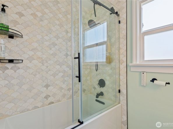 742 N 100 Street, Seattle WA 98133