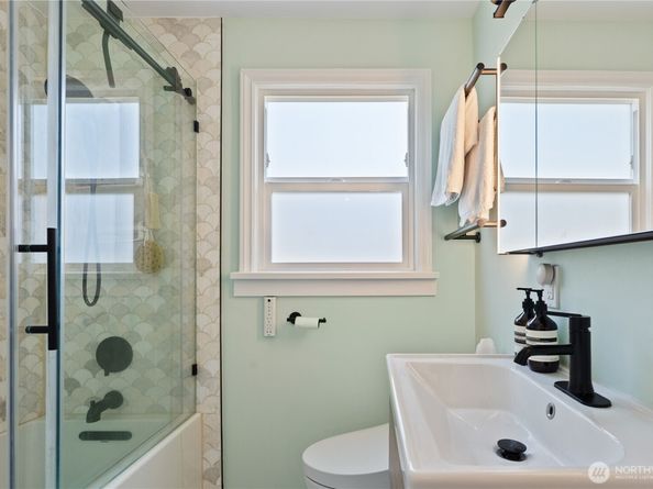 742 N 100 Street, Seattle WA 98133