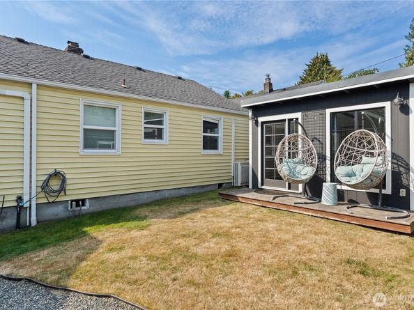 742 N 100 Street, Seattle WA 98133