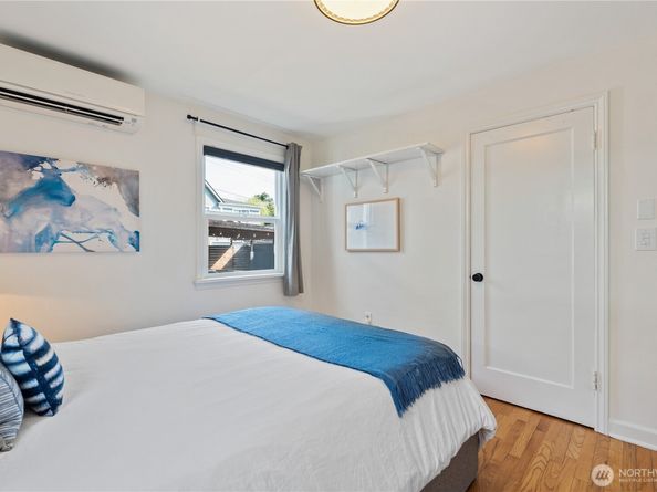 742 N 100 Street, Seattle WA 98133