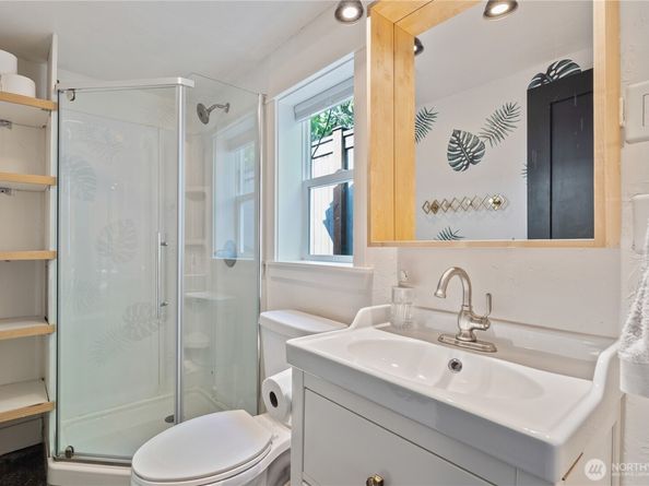 742 N 100 Street, Seattle WA 98133