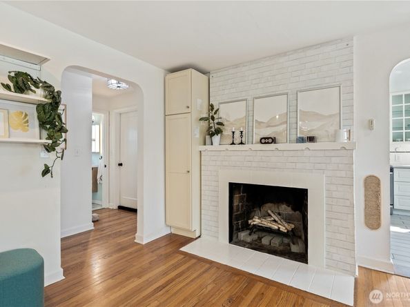 742 N 100 Street, Seattle WA 98133