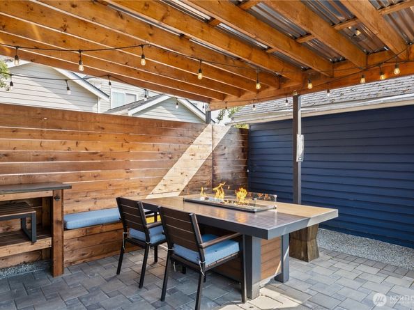 742 N 100 Street, Seattle WA 98133