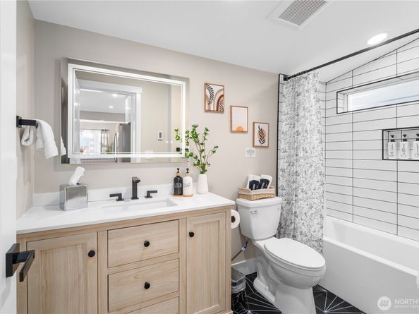 7901 16th Avenue SW, Seattle WA 98106