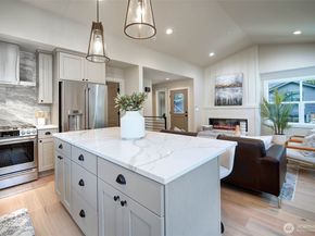 432 20th Ave, Kirkland WA 98033