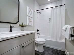 432 20th Ave, Kirkland WA 98033