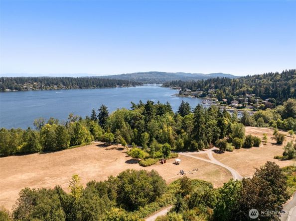 5044 Butterworth Road, Mercer Island WA 98040