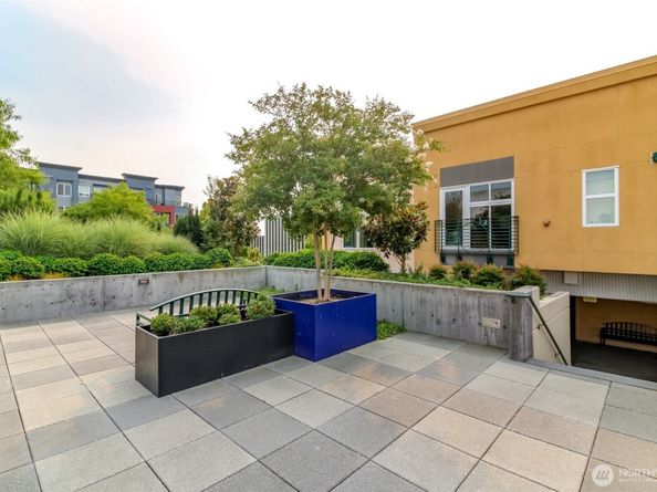 17 W Mercer Street 301, Seattle WA 98119