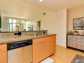 17 W Mercer Street 301, Seattle WA 98119