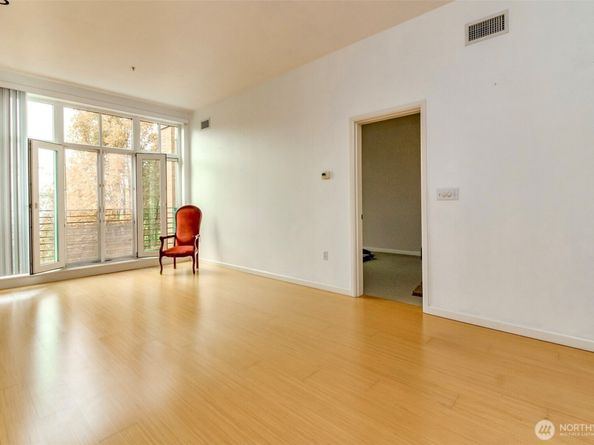 17 W Mercer Street 301, Seattle WA 98119