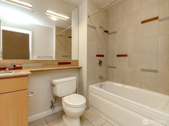 17 W Mercer Street 301, Seattle WA 98119
