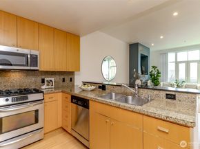 17 W Mercer Street 301, Seattle WA 98119
