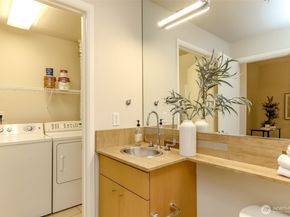 17 W Mercer Street 301, Seattle WA 98119