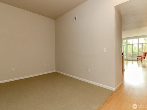 17 W Mercer Street 301, Seattle WA 98119