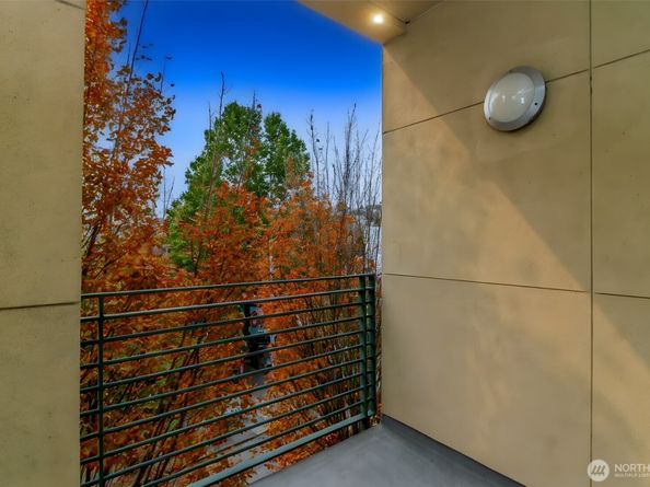 17 W Mercer Street 301, Seattle WA 98119