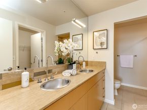 17 W Mercer Street 301, Seattle WA 98119