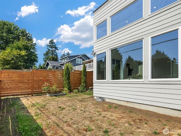 436 10th Avenue A, Kirkland WA 98033