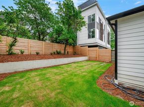 118 16th Avenue, Seattle WA 98122