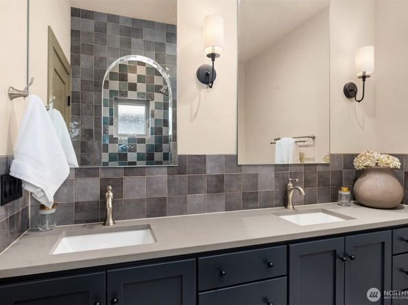 5033 25th Avenue SW C, Seattle WA 98106