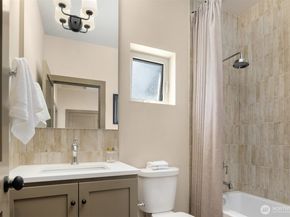 5033 25th Avenue SW C, Seattle WA 98106