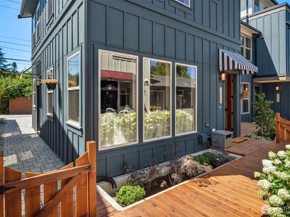 5033 25th Avenue SW C, Seattle WA 98106
