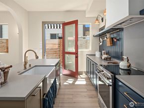 5033 25th Avenue SW C, Seattle WA 98106