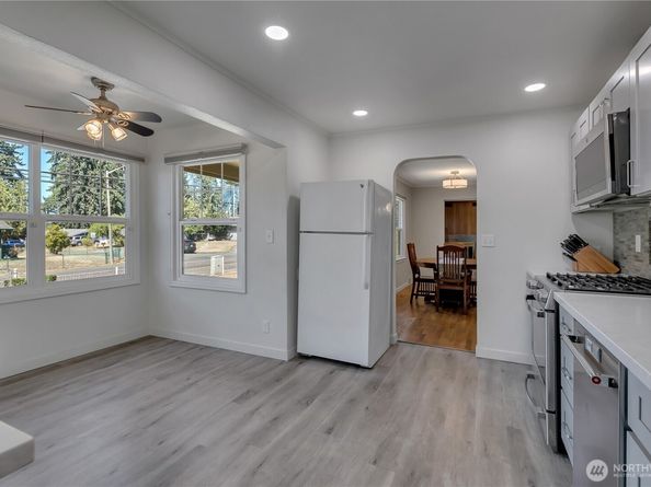 36526 28th Avenue S, Federal Way WA 98003