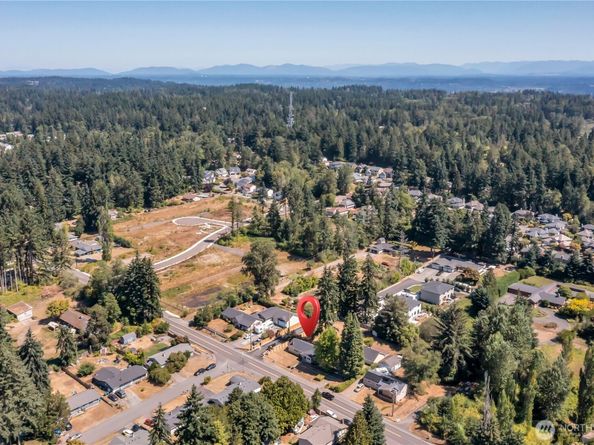 36526 28th Avenue S, Federal Way WA 98003