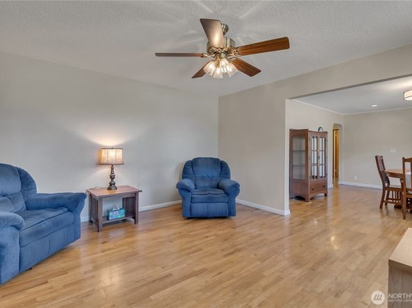 36526 28th Avenue S, Federal Way WA 98003