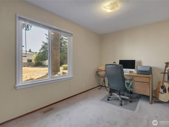 36526 28th Avenue S, Federal Way WA 98003