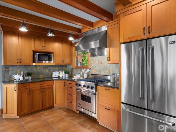 2563 Perkins Lane W, Seattle WA 98199