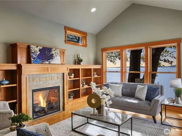 2563 Perkins Lane W, Seattle WA 98199